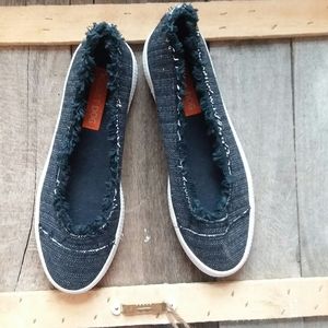 Womens rocket dog slip ons size 6 !